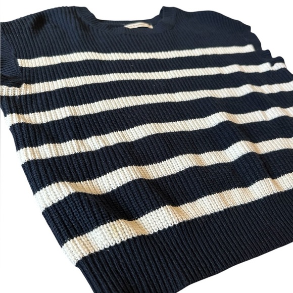 NWOT Moon & Madison Blue and White Striped Knit Sweater Shirt Medium - Picture 2 of 12